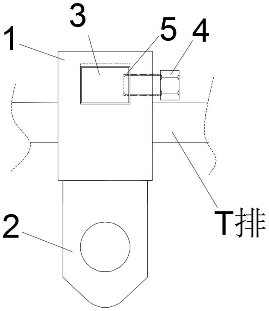 Ship T-shaped row clamping device and T-shaped row hoisting method