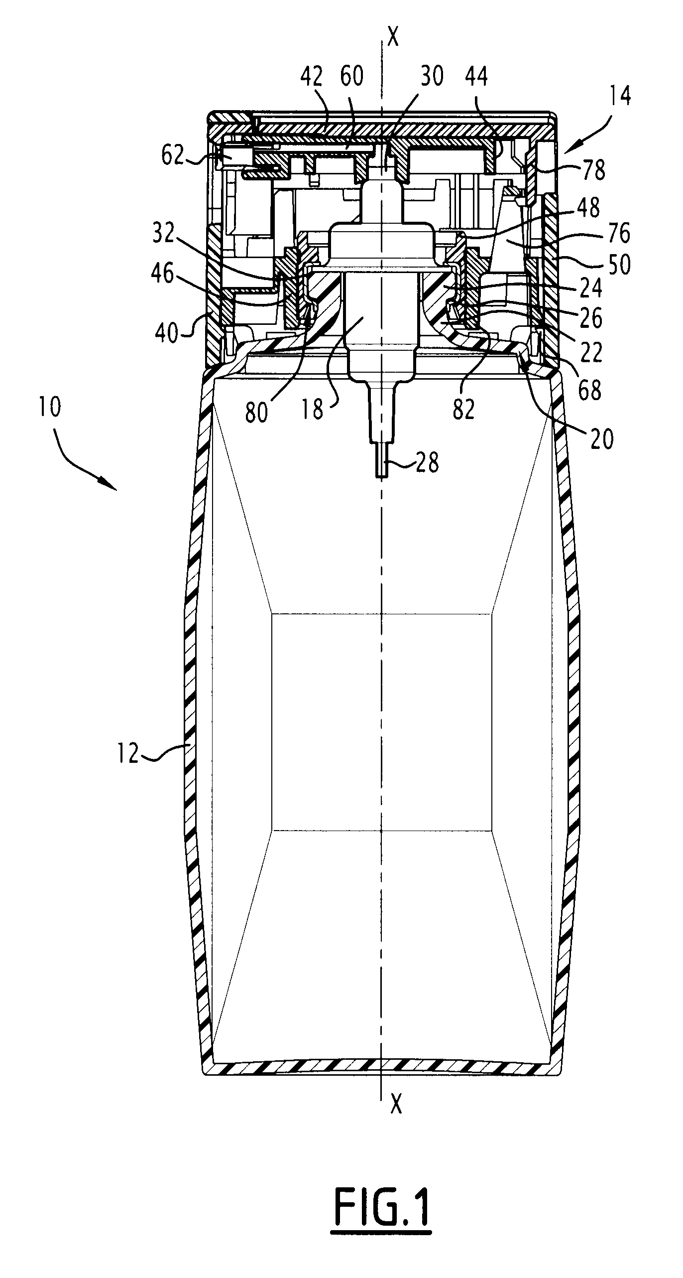 Assembly which forms a product dispensing head and which is capable of being fitted to a bottle