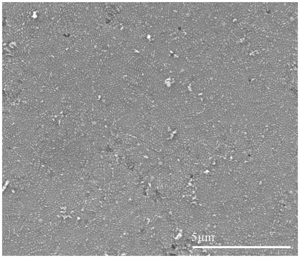 Bipass large-area aluminum oxide, titanium dioxide or zirconium dioxide nanotube array film and preparation method thereof