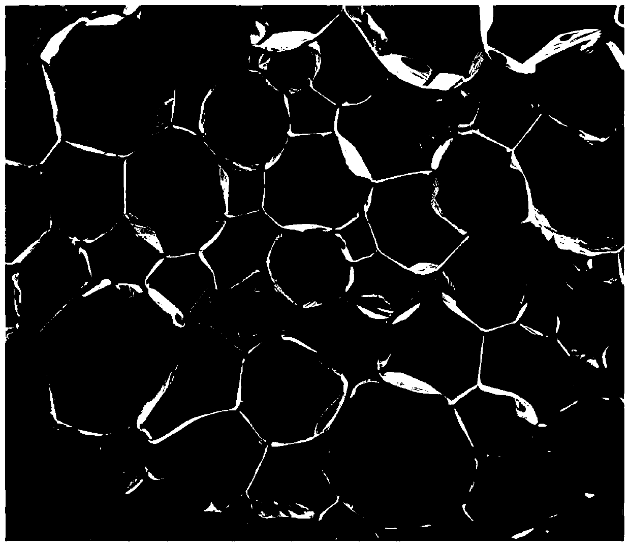 Heat-insulating and sound-absorbing honeycomb core material and preparation method thereof