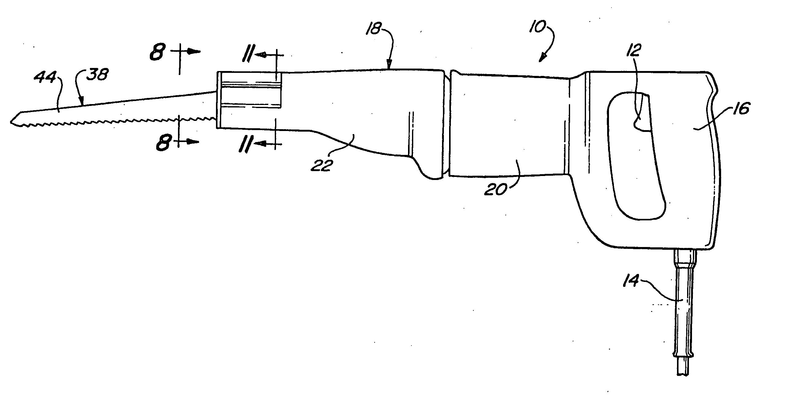 Clamping arrangement for receiving a saw blade in multiple orientations