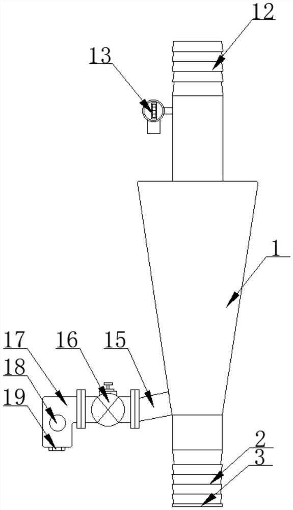 Filtration device for oil production well hot washing liquid