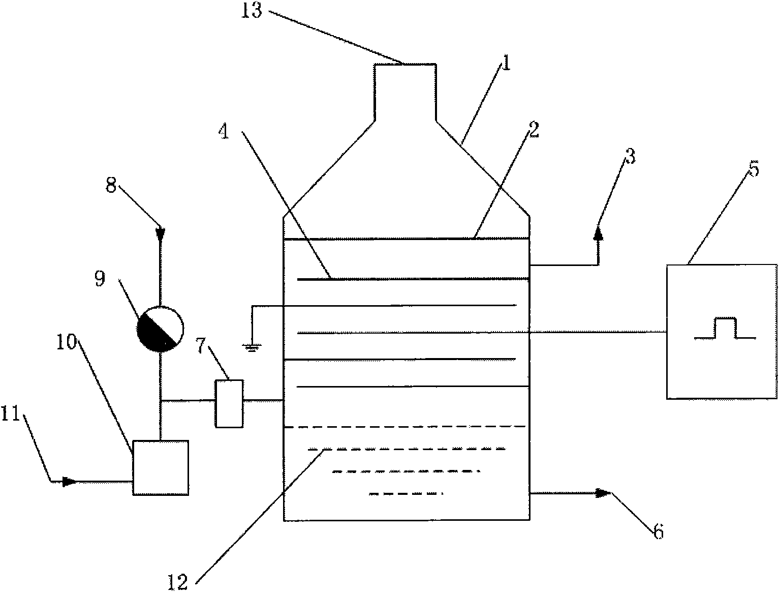 Device for treating refractory organic sewage with nanosecond pulse discharge plasma