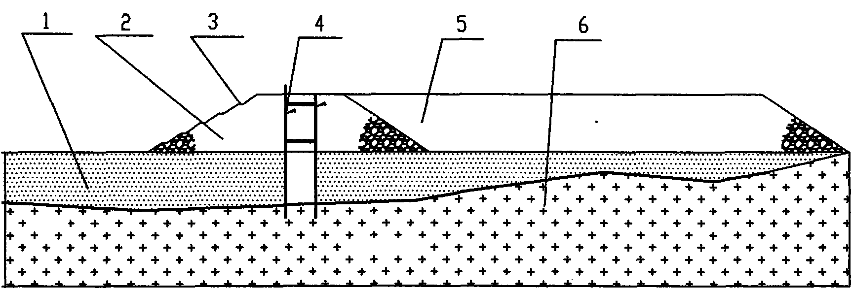 Method for building impermeable tailings dams with high scattered piles by waste rocks
