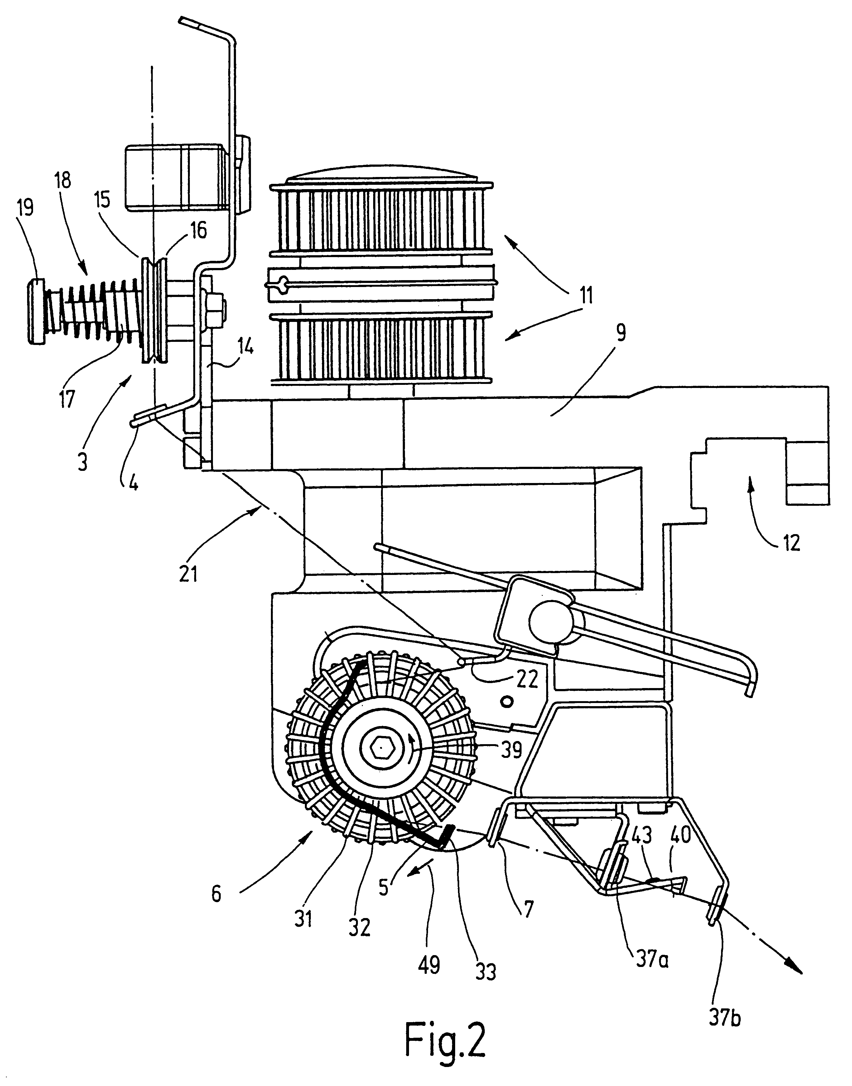 Friction feed wheel mechanism with vibration excitation