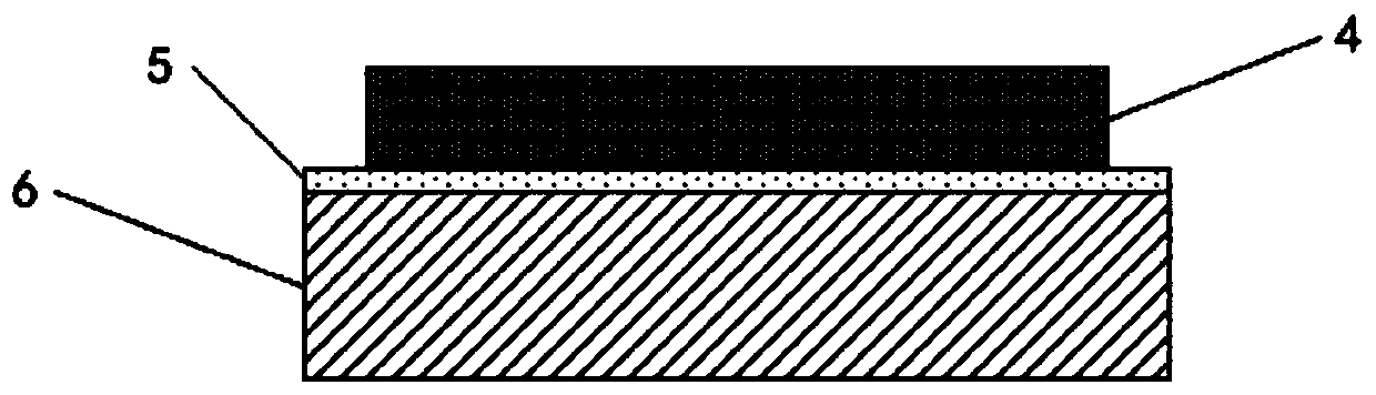 Microwave deicing method based on high dielectric constant material covering road surface