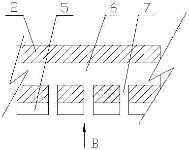 Technology of spraying electrodes while depositing film in manufacture of flexible film photovoltaic battery