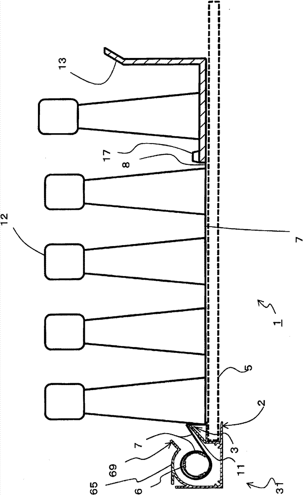 Article advancing device and article arrangement shelf