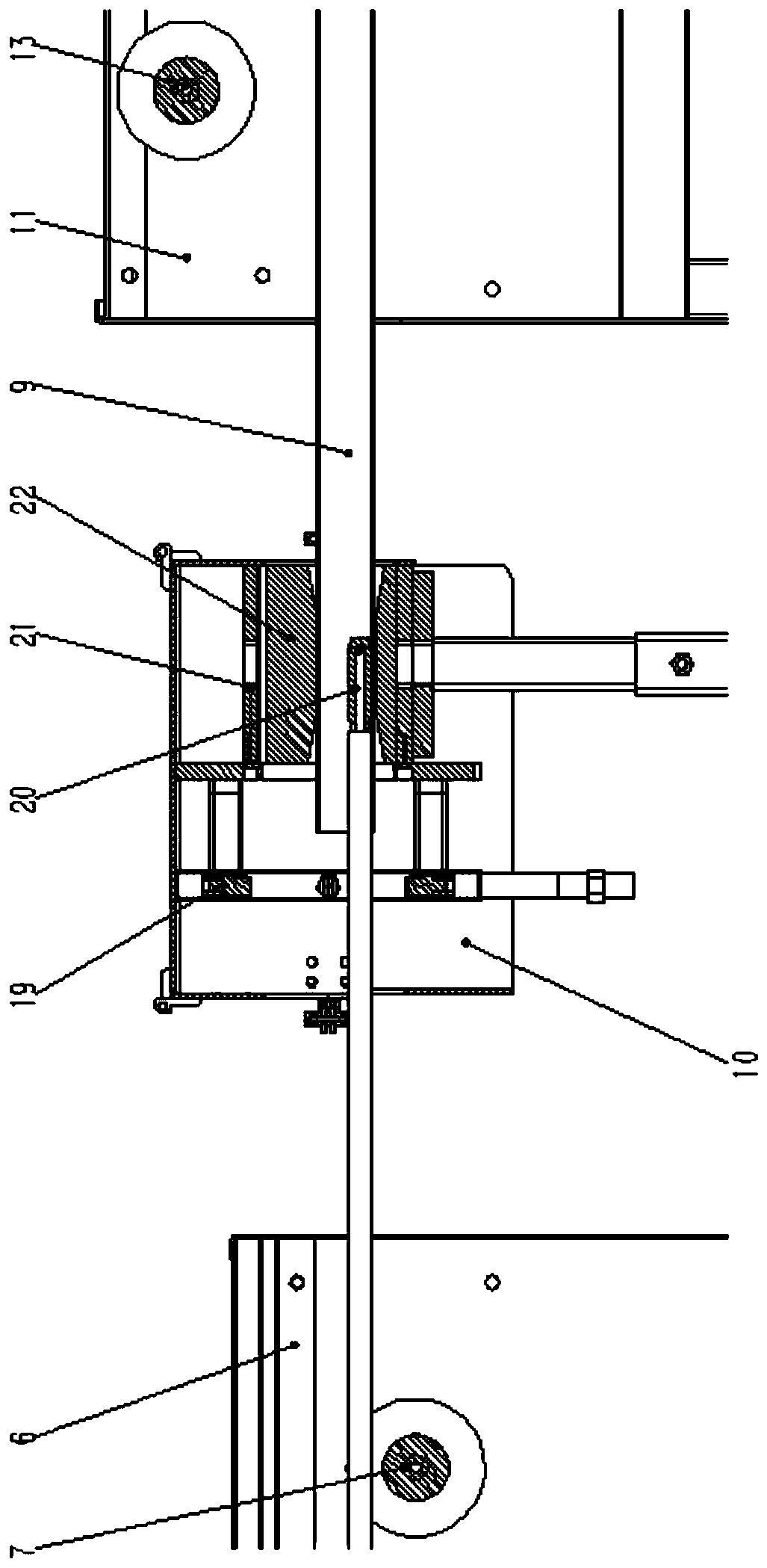 Pipe fitting cleaning device and cleaning system thereof