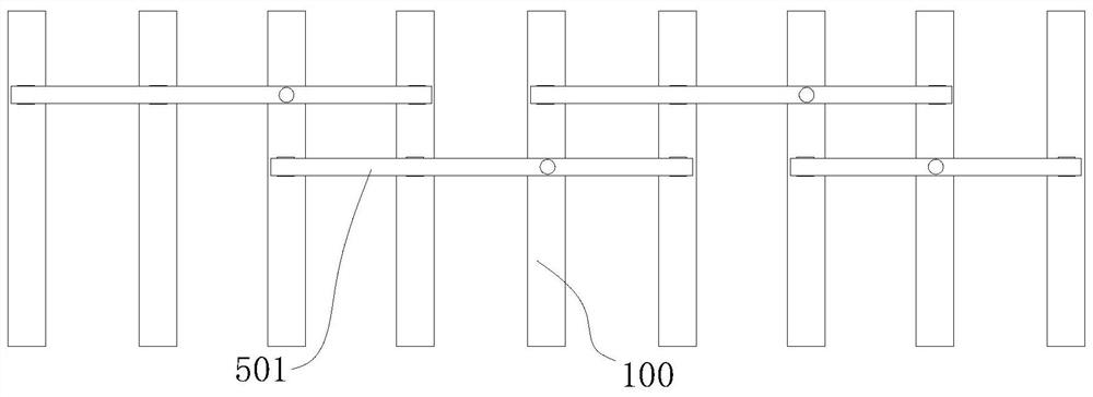 Mechanism for automatically locking and loosening plurality of forms for mold erection production