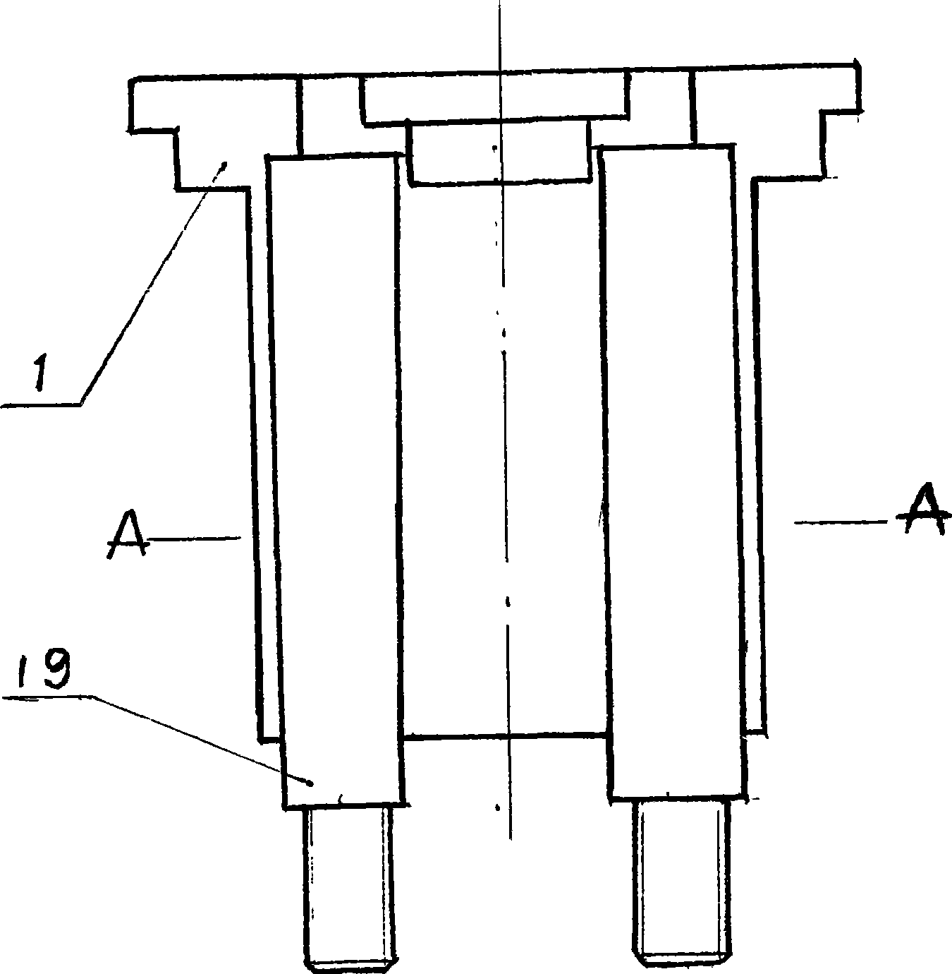 Automatic buffer device of automobile clutch