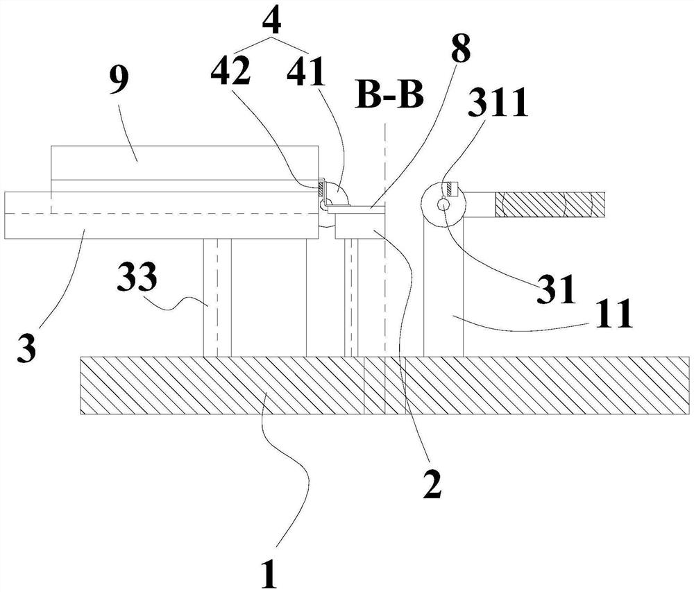 Off-line assembling device for multi-roll-core lithium battery