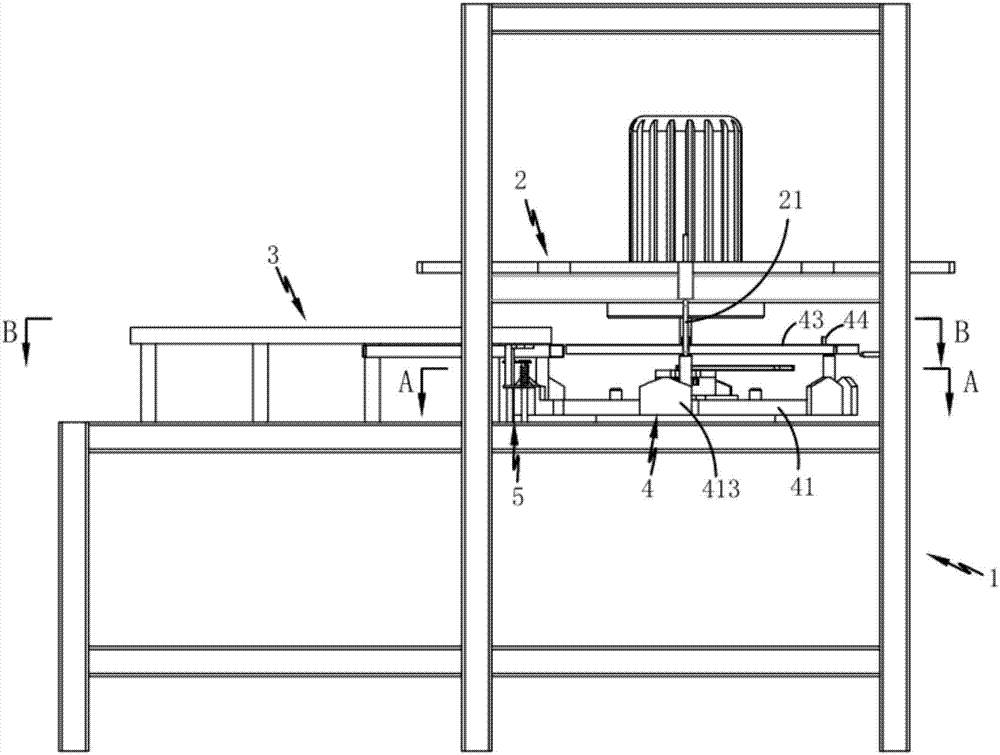 Efficient multicolor spraying production device for bottle lids