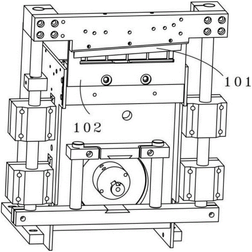 Long strip in-situ cutting and conveying system