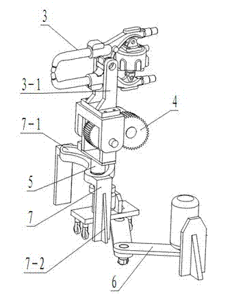 Variable-angle automatic spot welding device moving along with profiling track