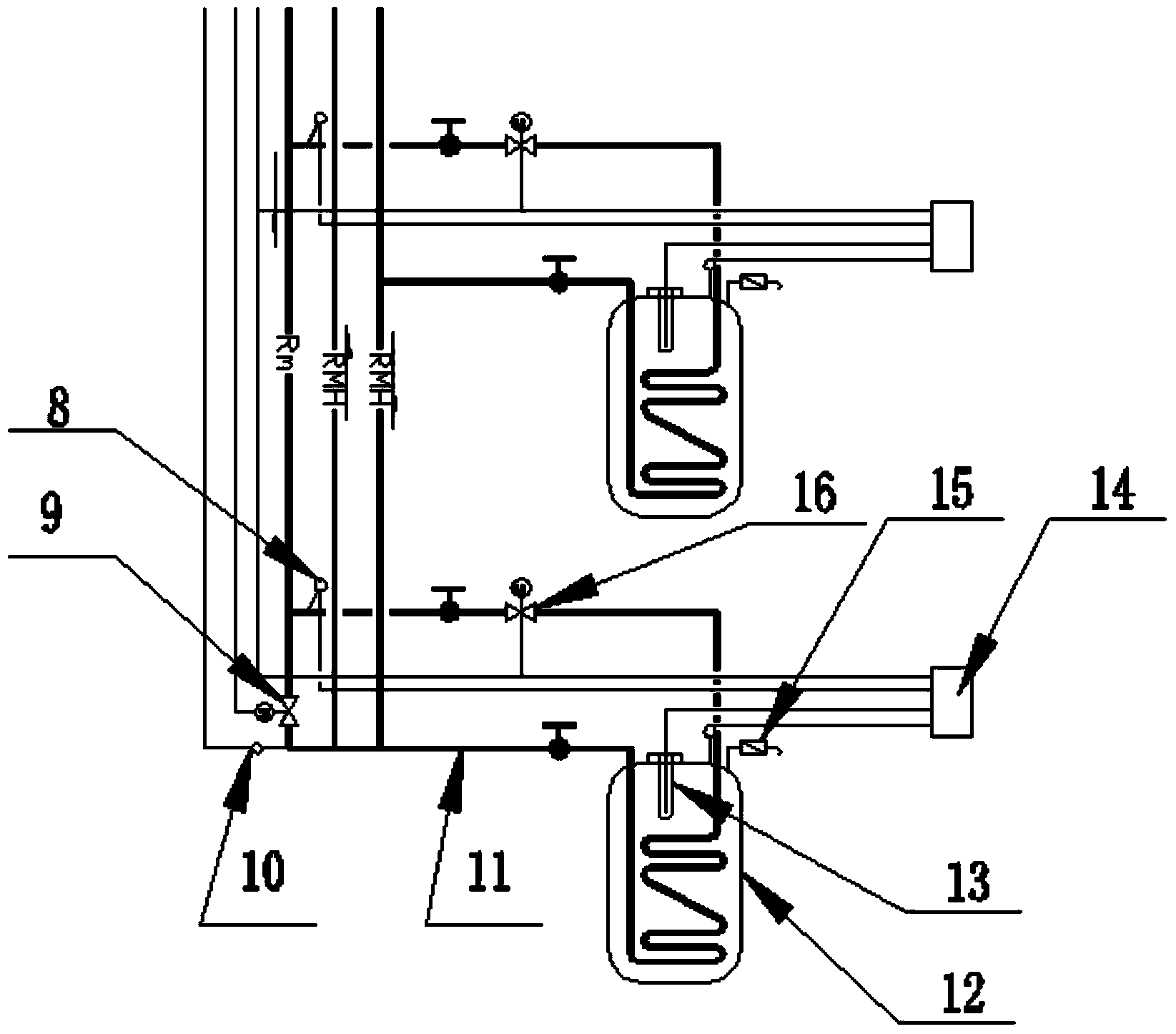 Concentration heat collection scattering heat storage solar water heating system inversion-preventing heating device and method