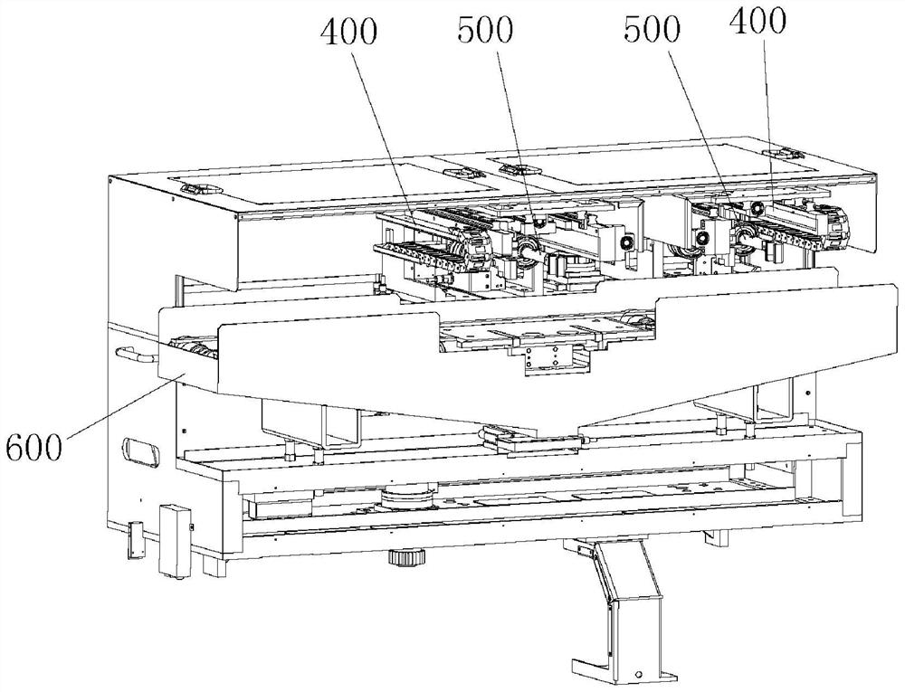 Single-power-source multi-stage telescopic mechanism and transportation equipment