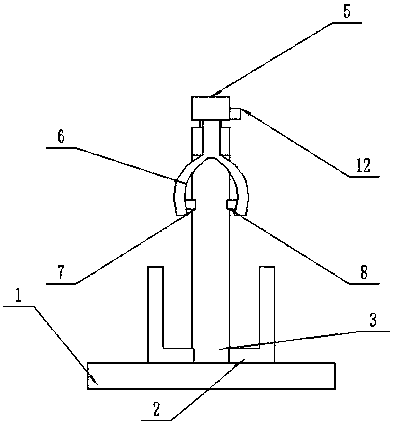 Automatic plate clamping device