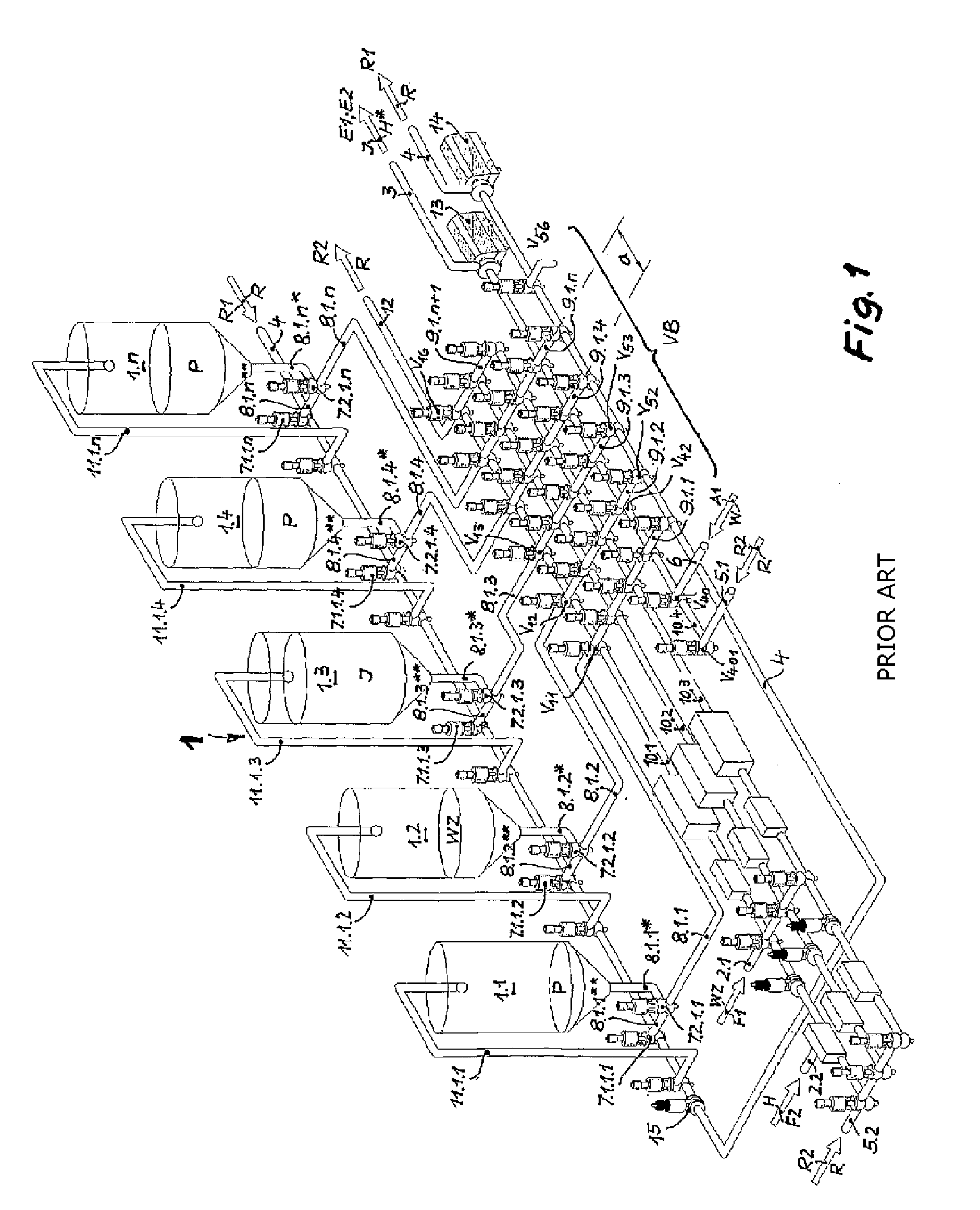 Method and device for operating tank farm systems which are interconnected with pipes in a fixed manner and which have pipe systems for liquids