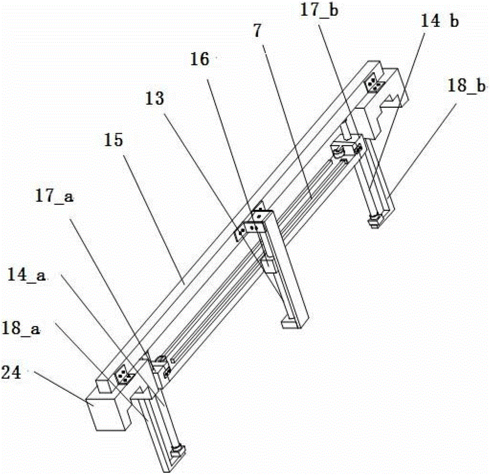 Synchronous clawing mechanism with multiple manipulators