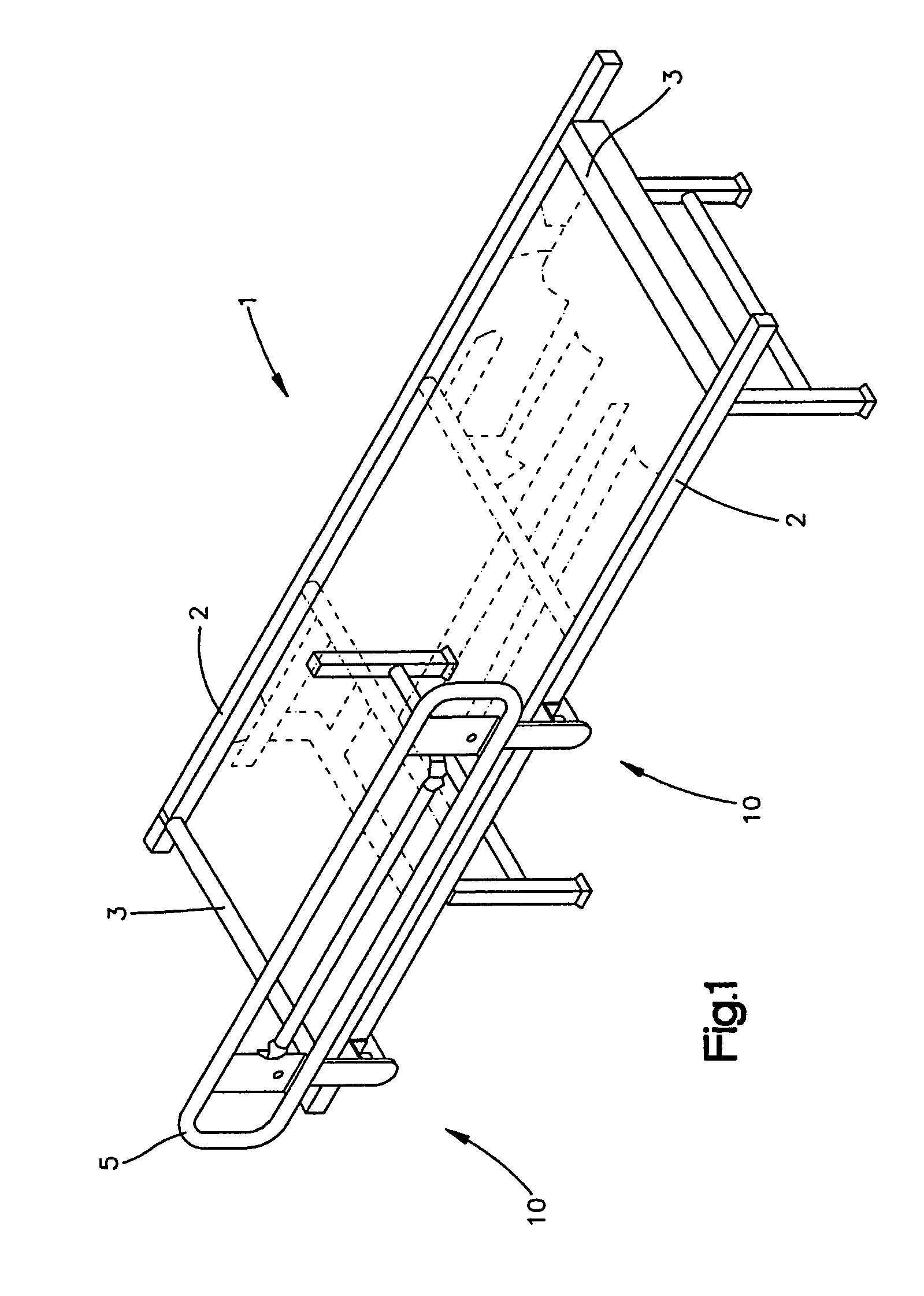 Bed with anti-rattle mechanism for a bed rail