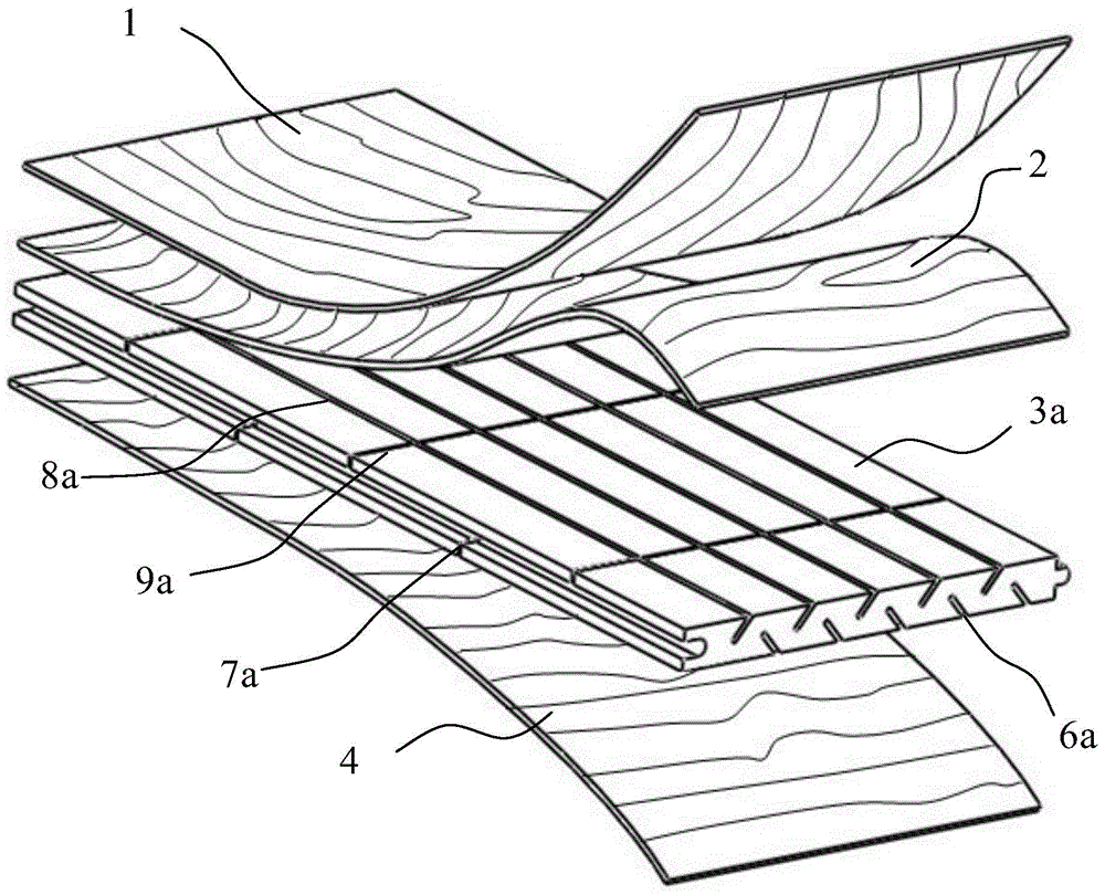 Grooved solid wood middle plate and composite board with same