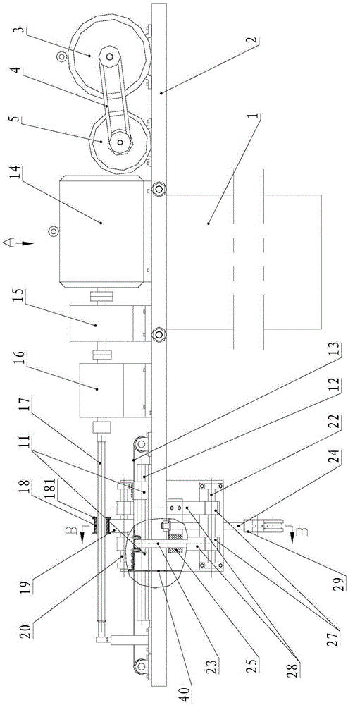 Chain-type freight ropeway vibration attenuation device and method