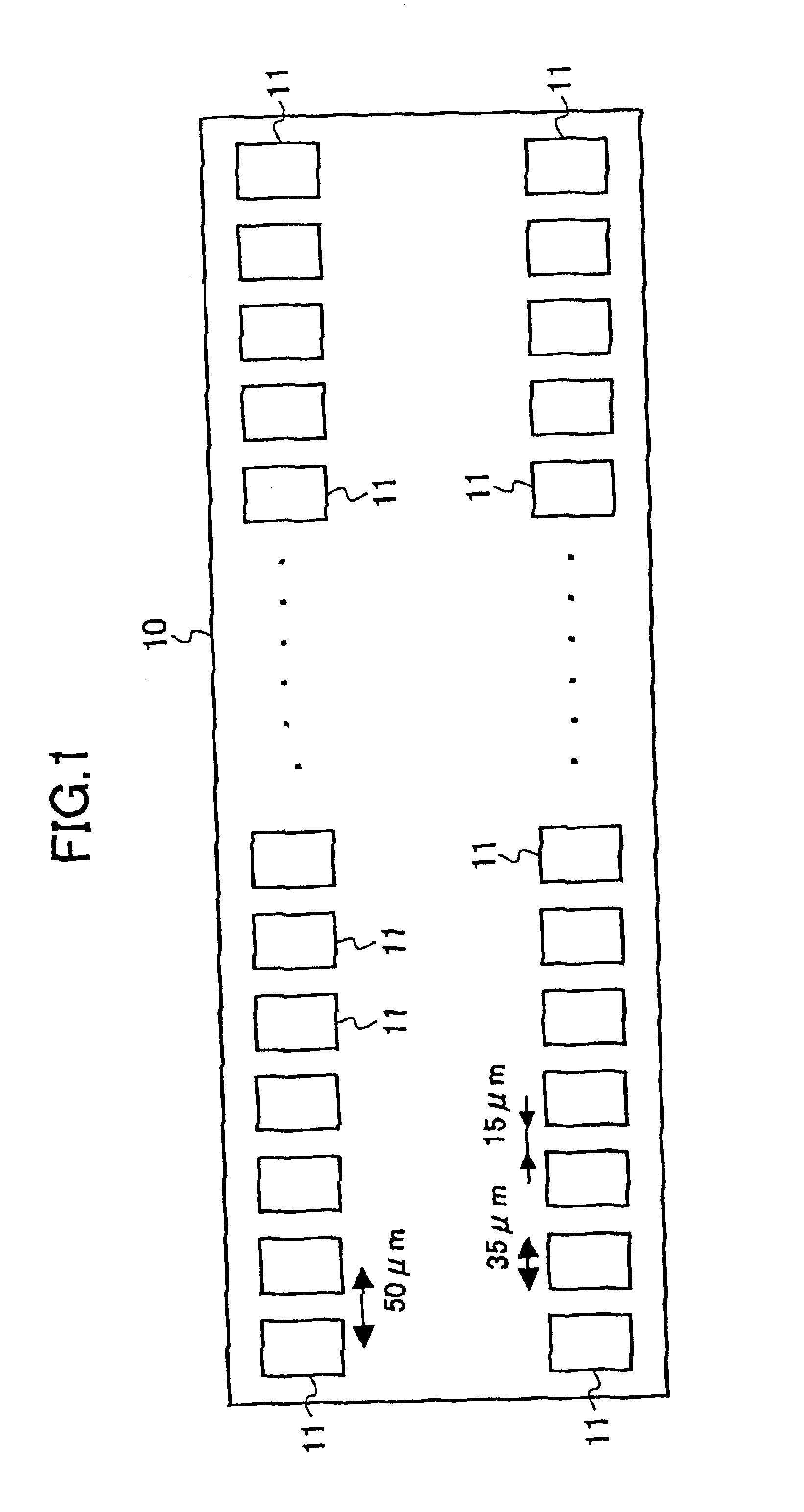 Semiconductor integrated circuit with shortened pad pitch