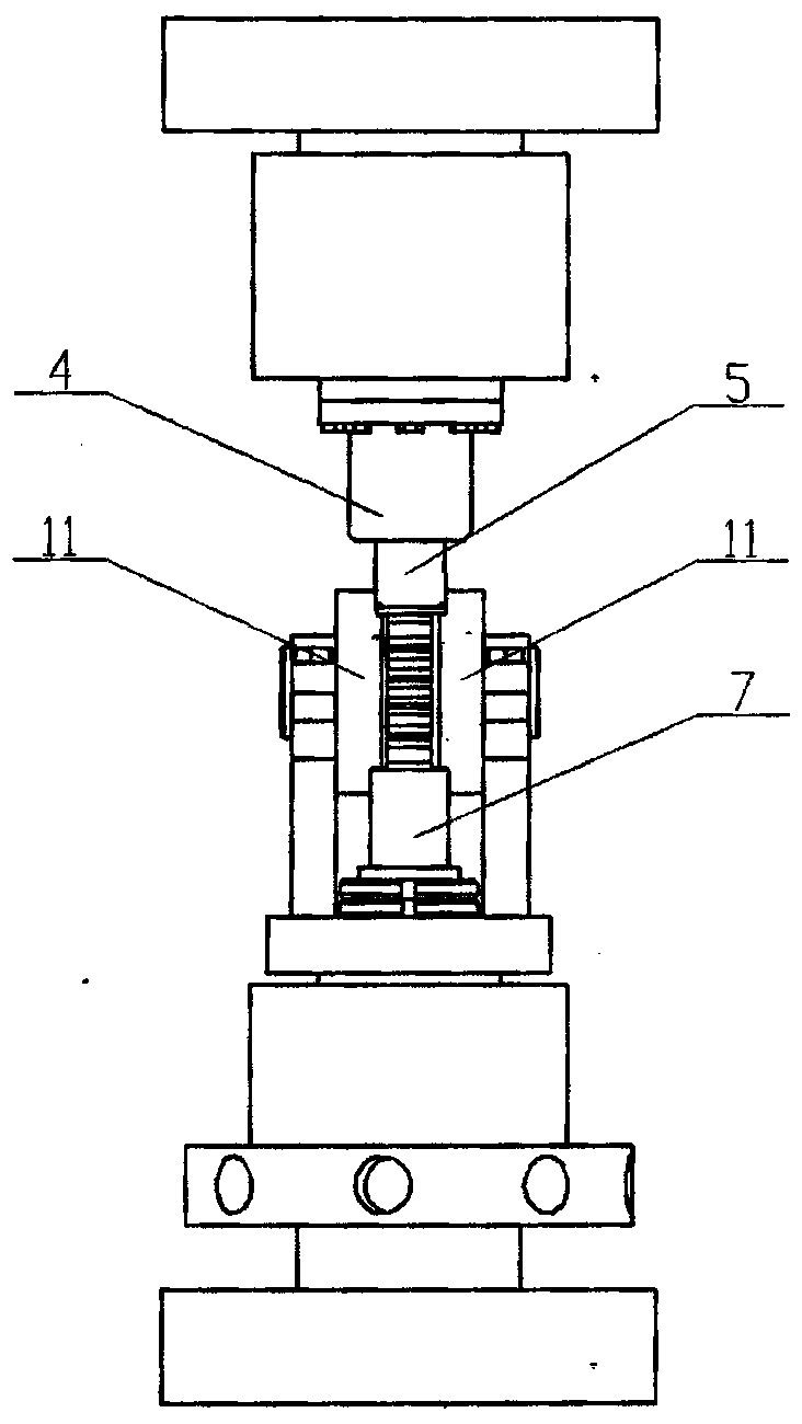 A gear single tooth loading test device with load equalization function