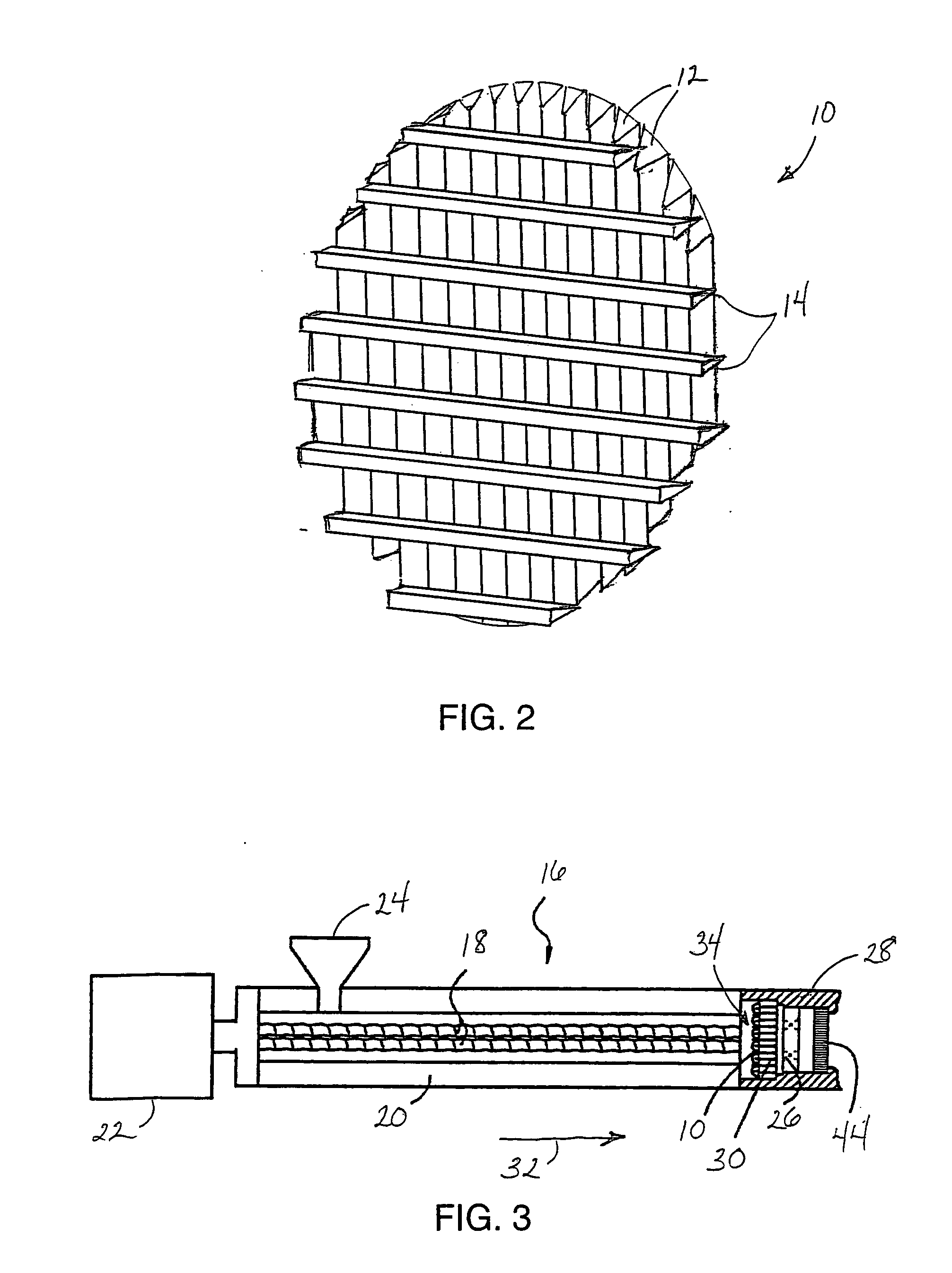 Method and apparatus for extruding a ceramic material