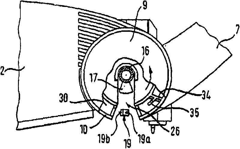 Vacuum cleaner and method for mounting the supported arch member on the shell of the vacuum cleaner