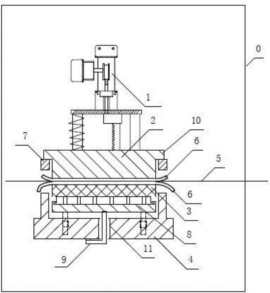 Automatic alloy strip surface cleaning mechanism