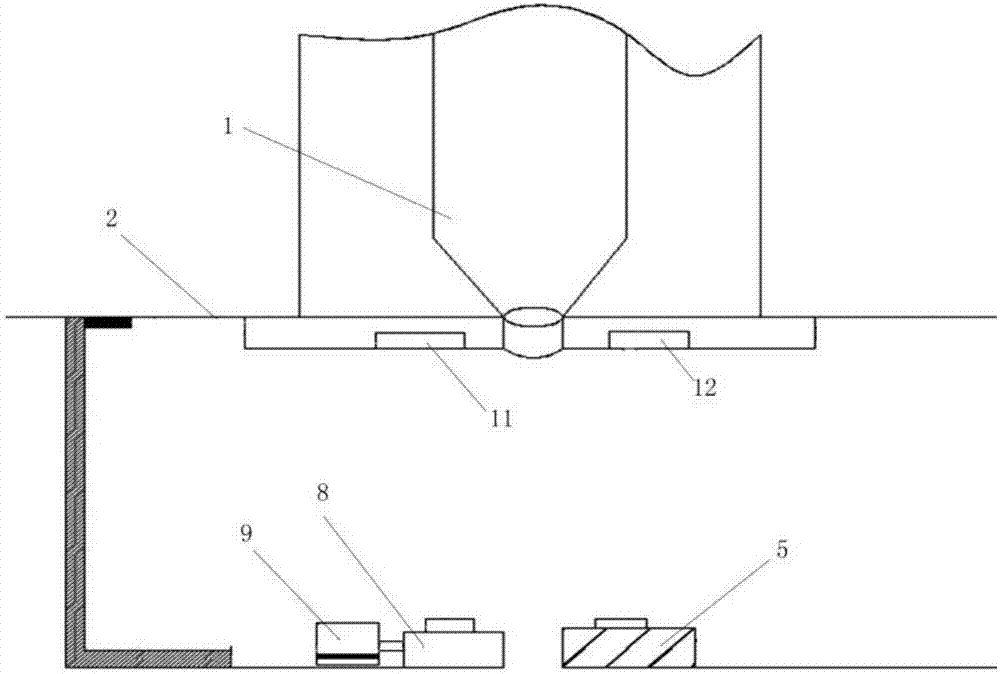 Welding holder capable of automatically exchanging cores