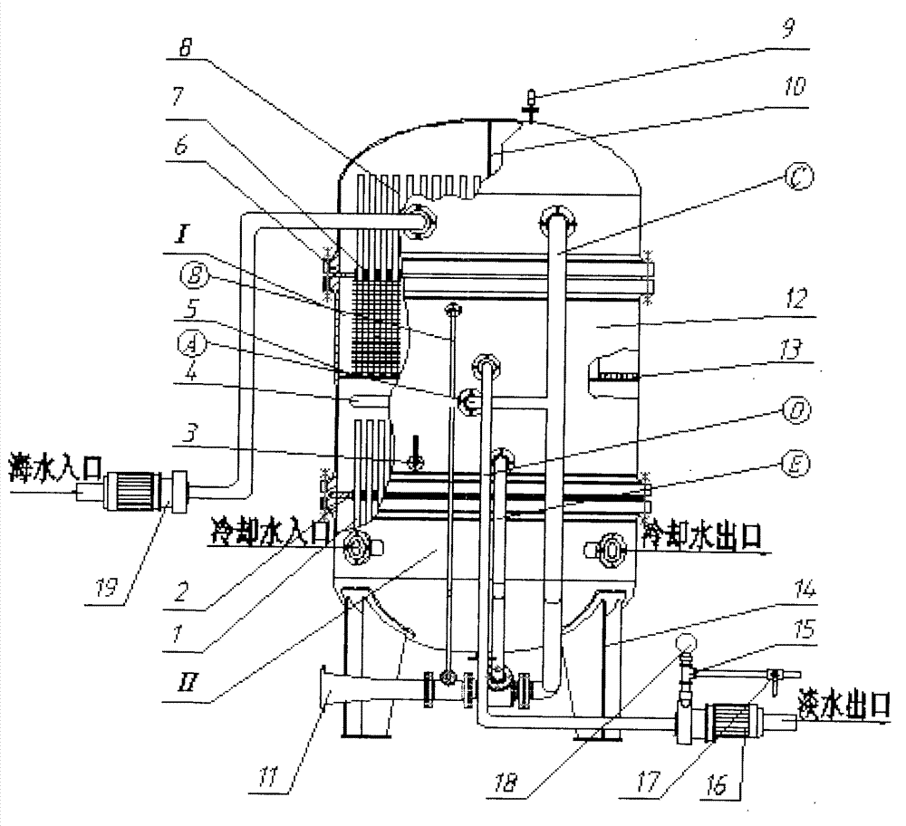 Marine heat pipe type seawater desalination device