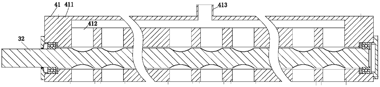 Pipeline cleaning device for chemical heat exchanger