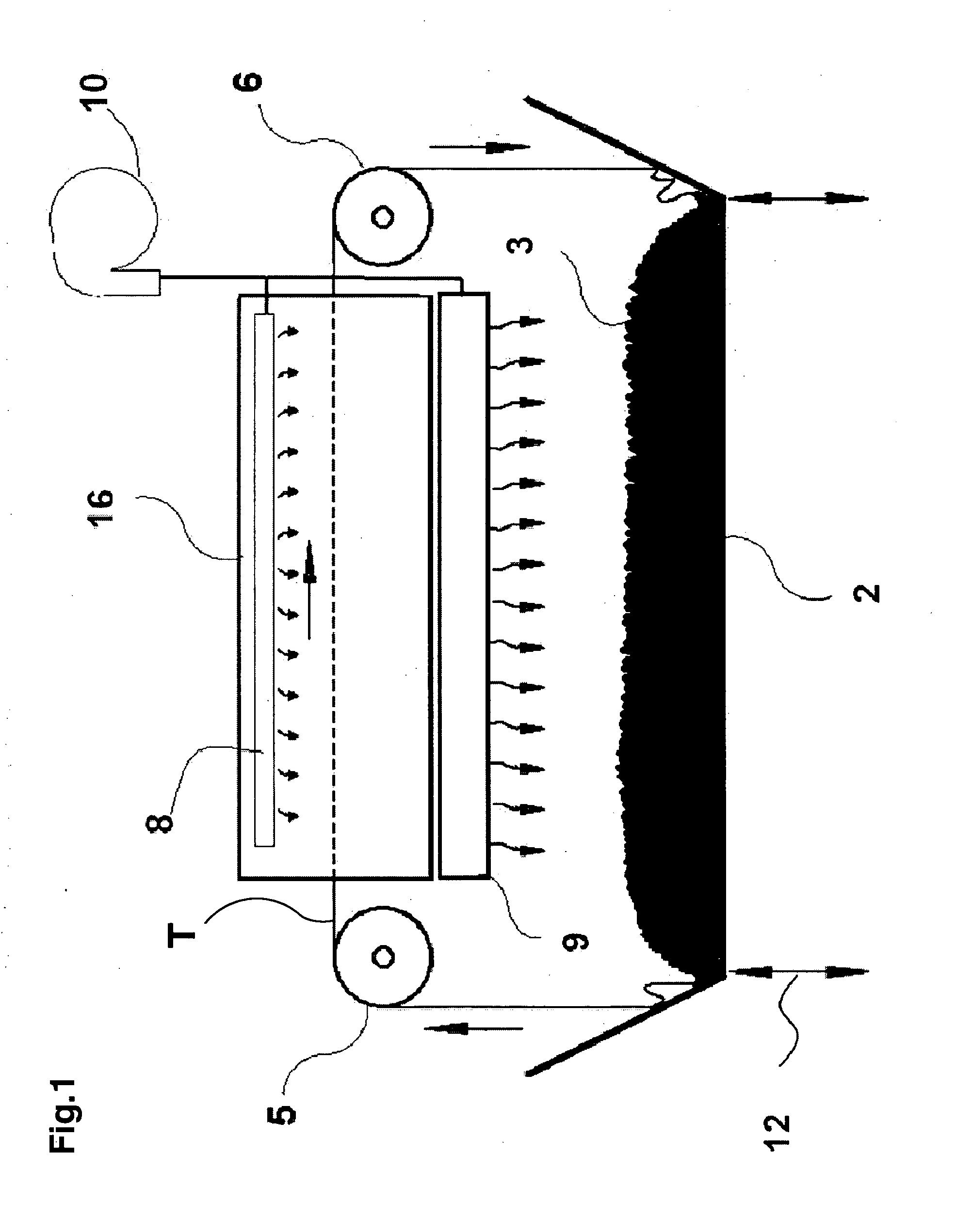 Machine and method for the combined mechanical and heat treatment of fabrics, especially knitted fabrics