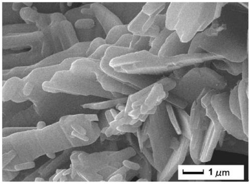 A kind of flaky oxygen-deficient lithium vanadate positive electrode material and preparation method thereof