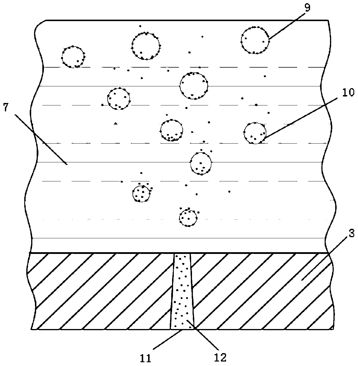 A device and method for preparing foamed aluminum by bottom blowing powder spraying method