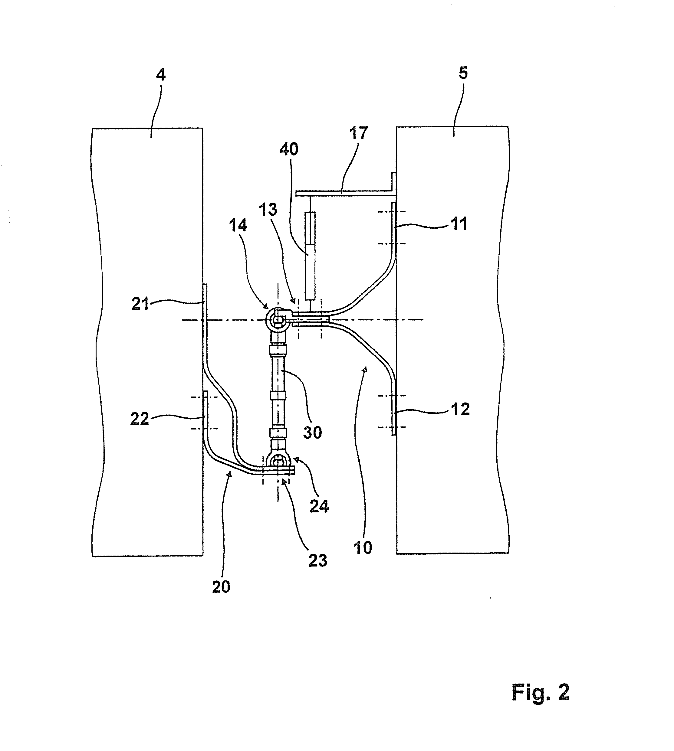 Device disposed in the roof area of two articulated vehicle parts for limiting the pitch movement of the vehicle parts relative to each other