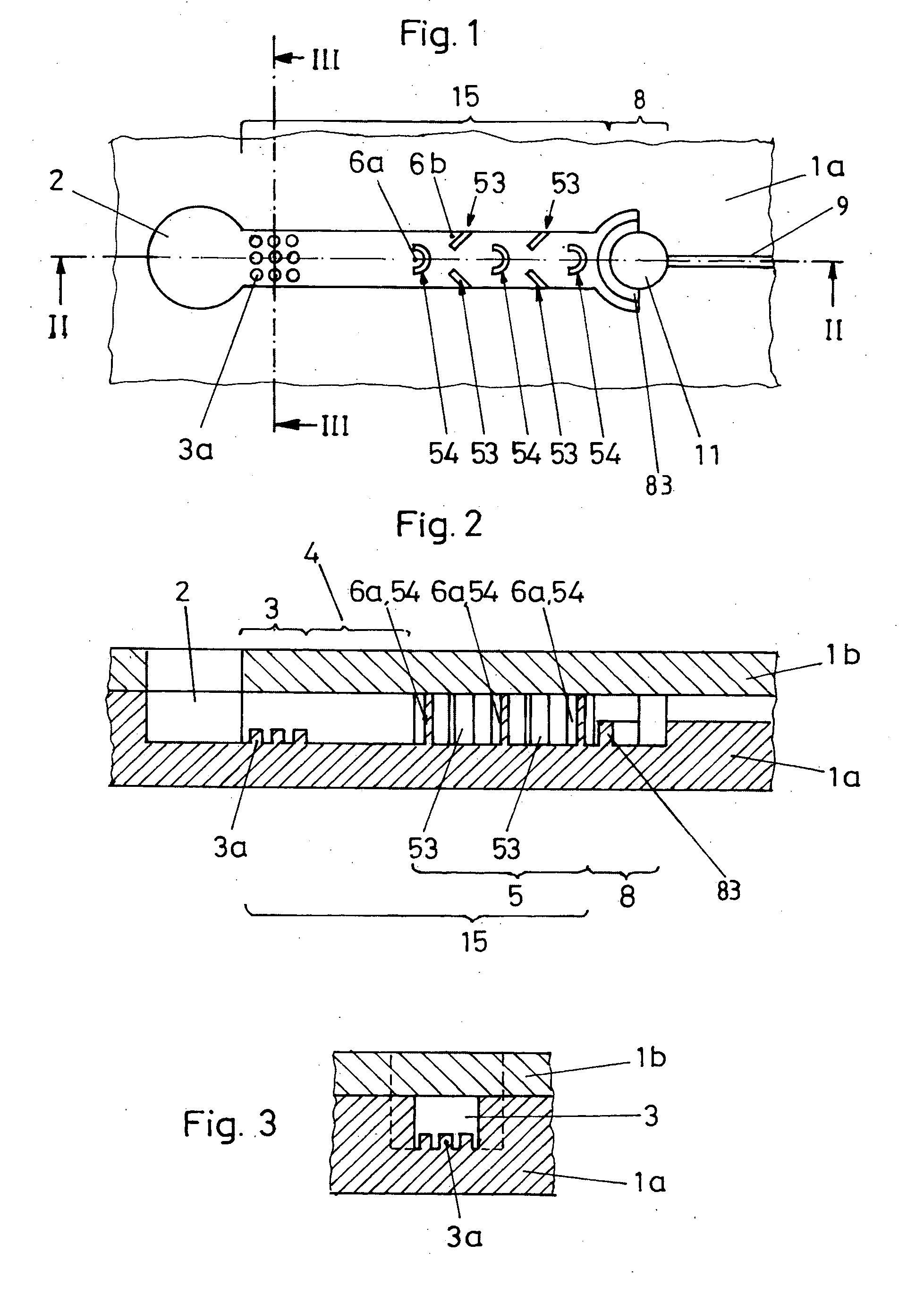 Microstructured separation device, and method for separating liquid components from a liquid containing particles