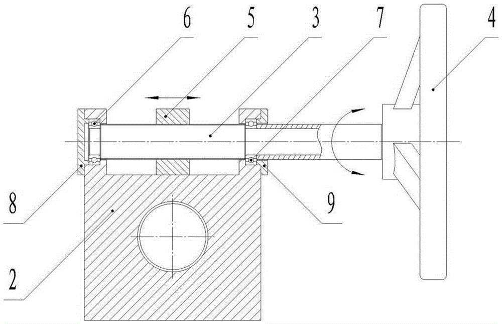 Roll angle self-adaptive adjusting clamp