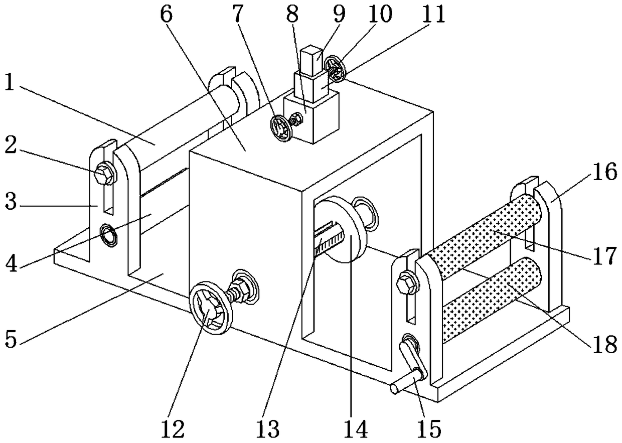 Manual stripping device capable of being applicable to cables in different sizes