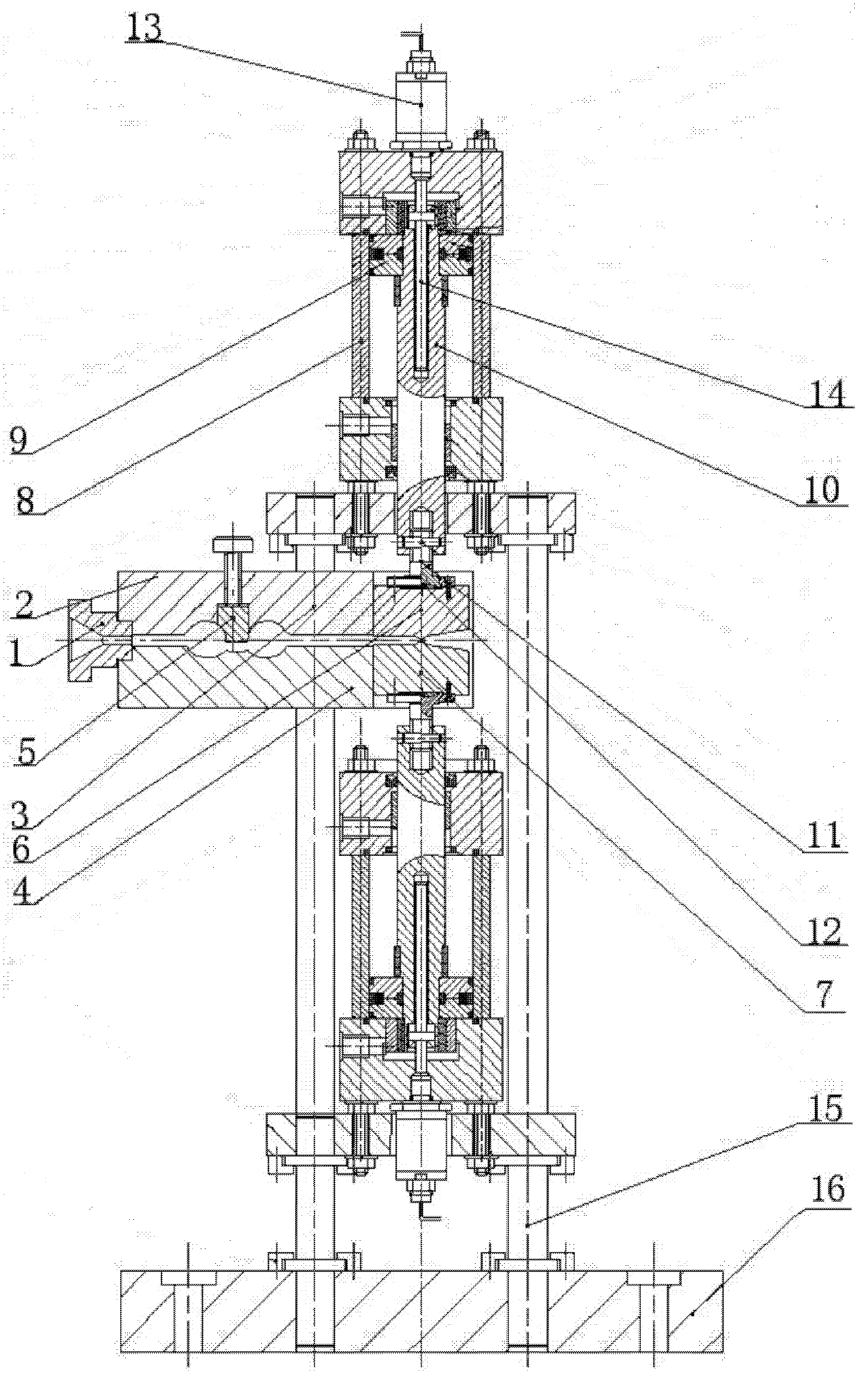 Equipment for extruding plastic panel with continuously variable cross-section