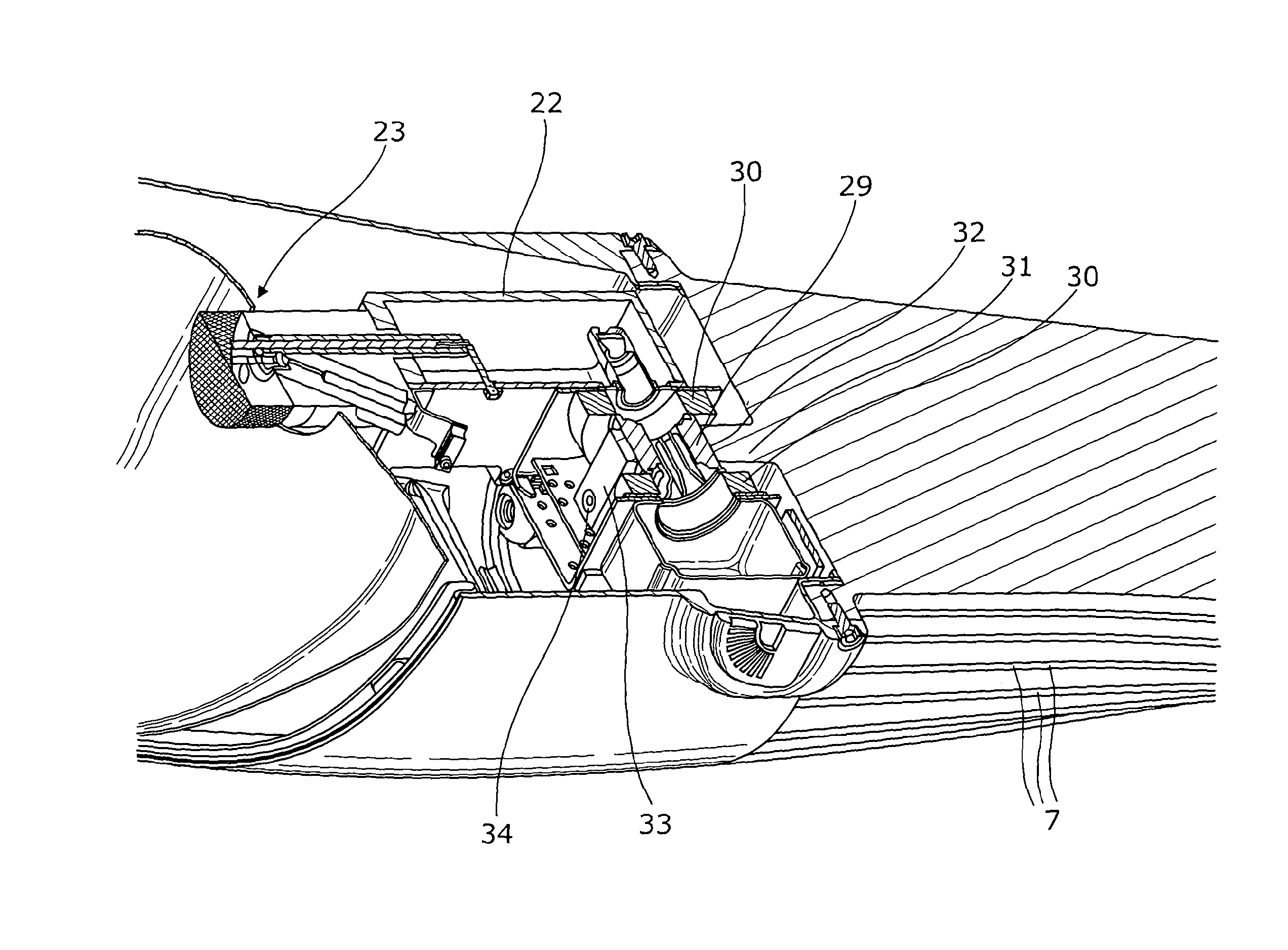 Microwave driven electrodeless lamp comprising magnetron without forced convective cooling