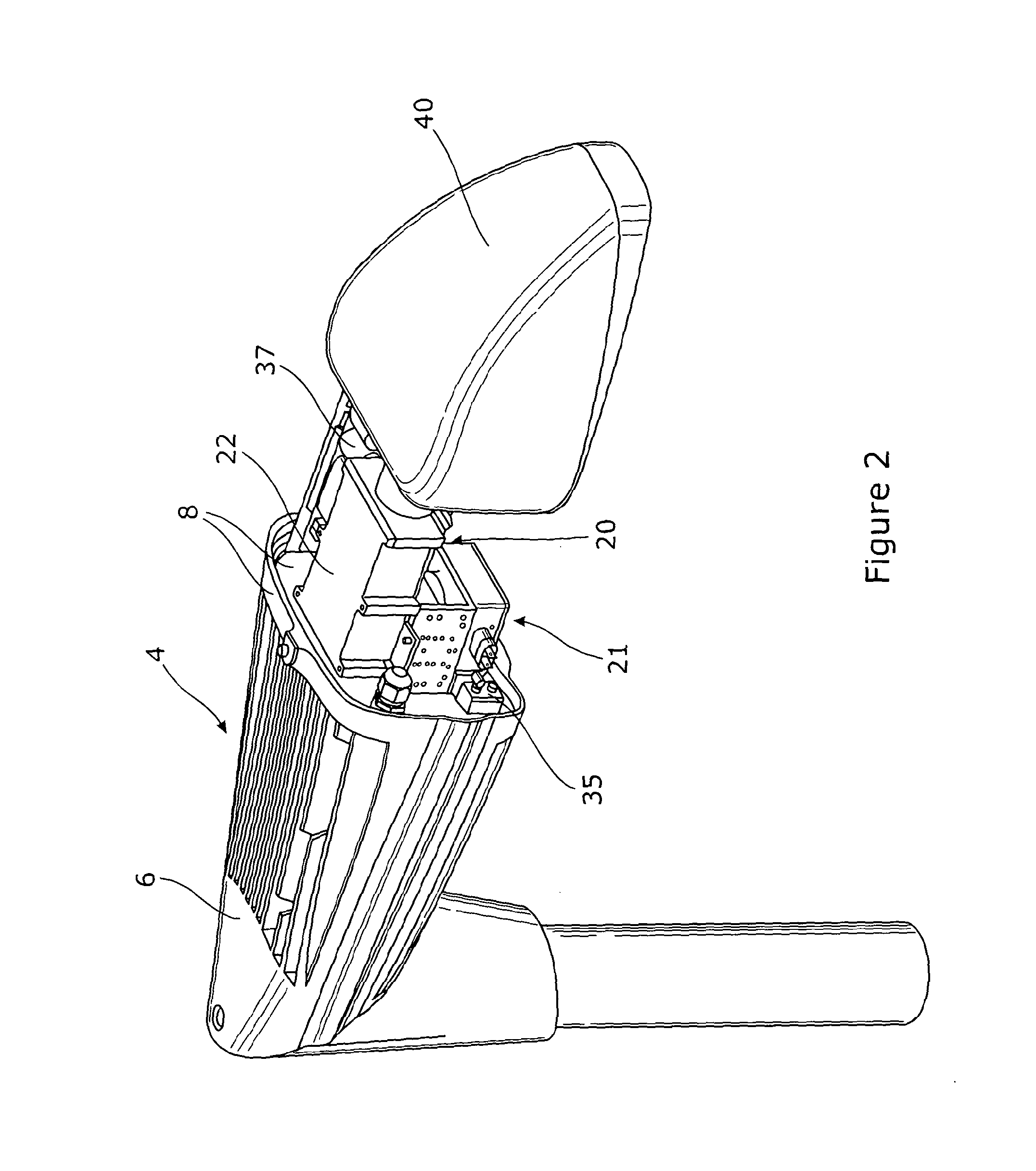 Microwave driven electrodeless lamp comprising magnetron without forced convective cooling