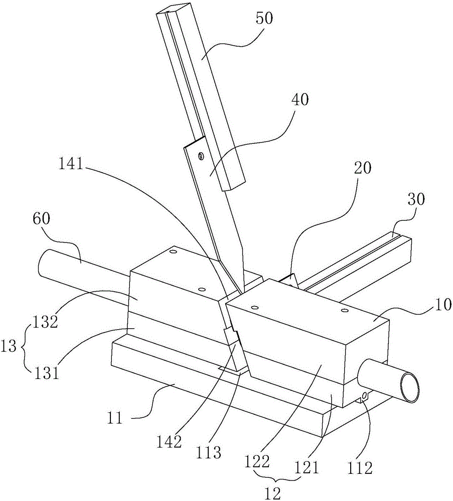 Cutting device and cutting method of pipes