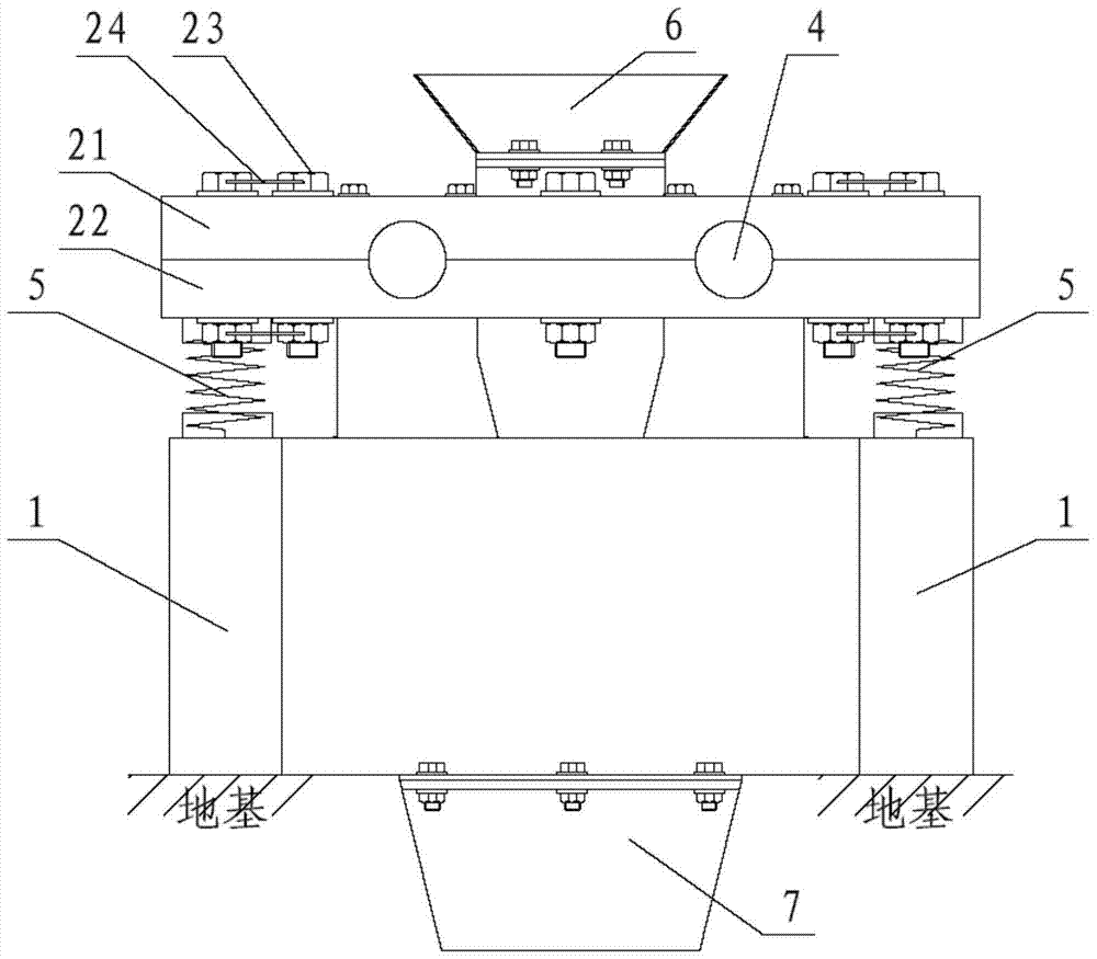 A self-synchronizing crusher with double vibrator vibration