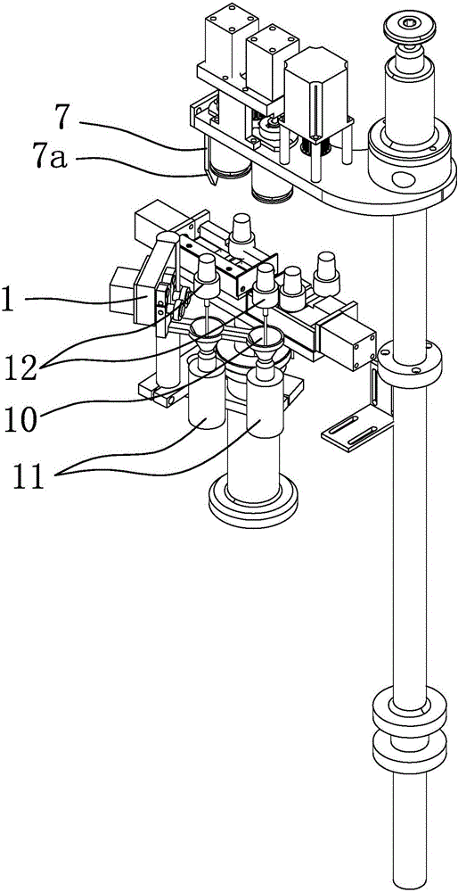 Guiding structure for assembling spray filling bottles