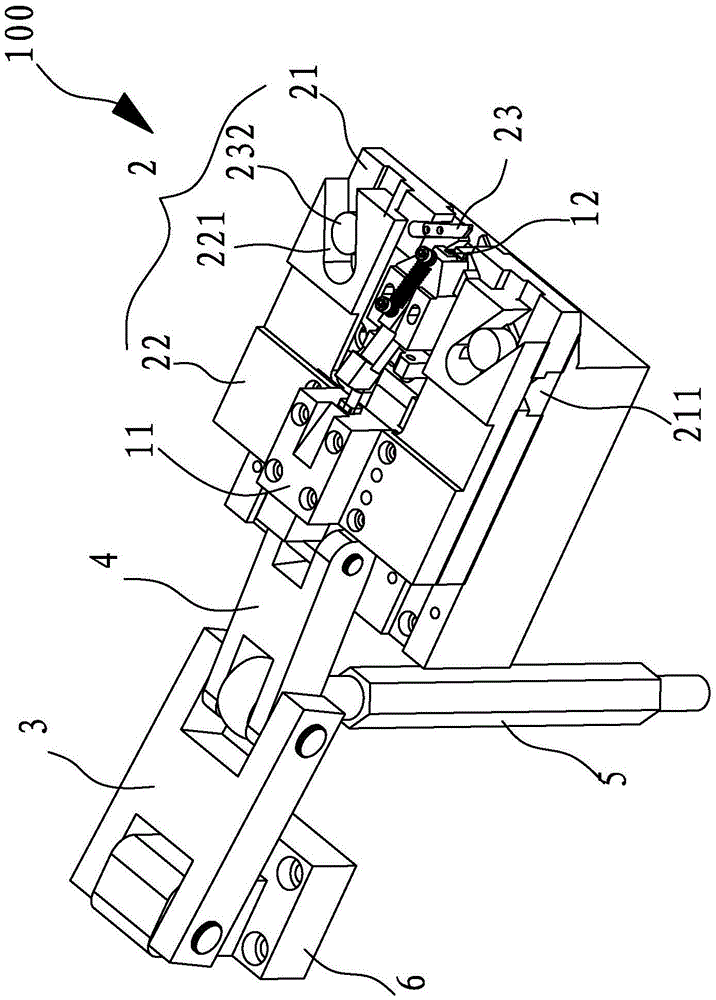 A zipper head riveting device