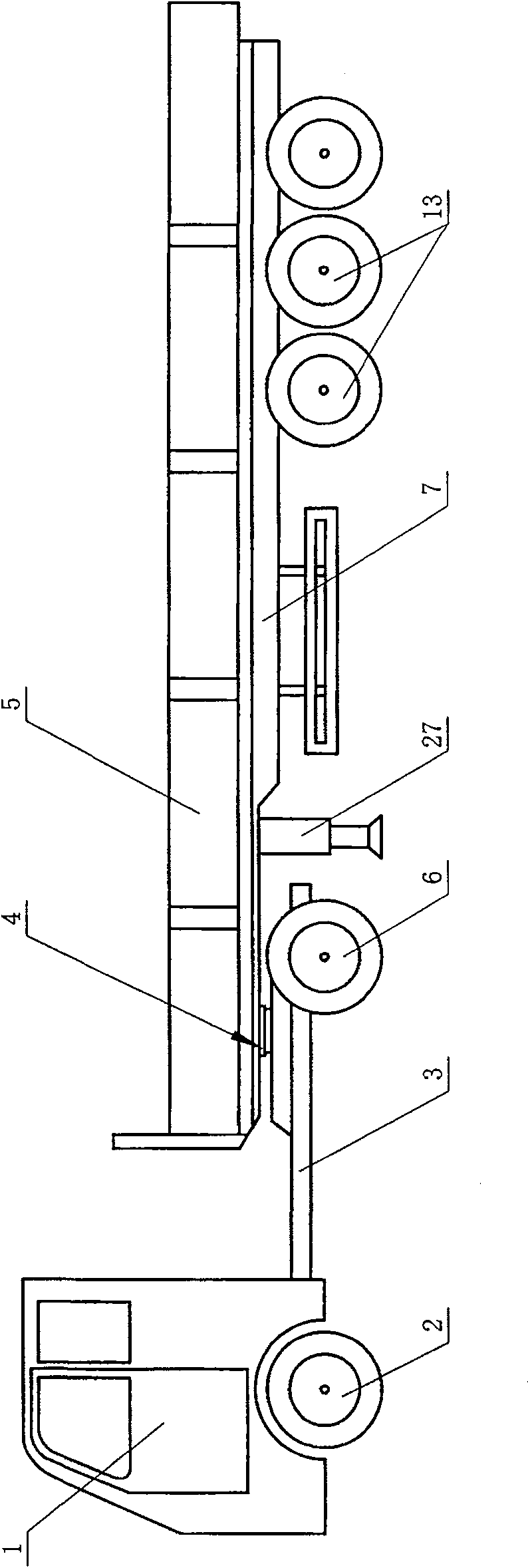 Semi-trailer with automatic synchronization steering mechanism